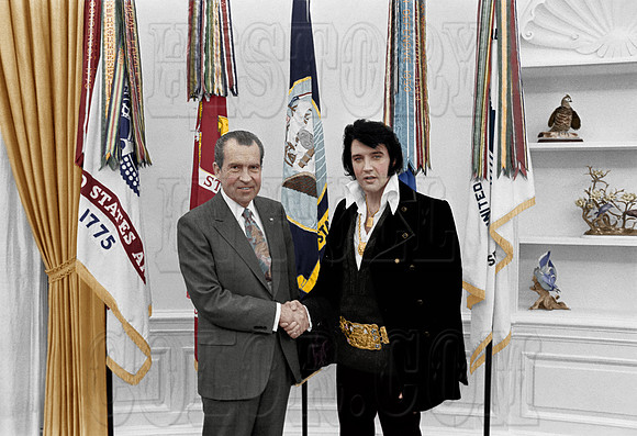 #37 Nixon and Elvis meet December 1970 - [NARA-1634221]