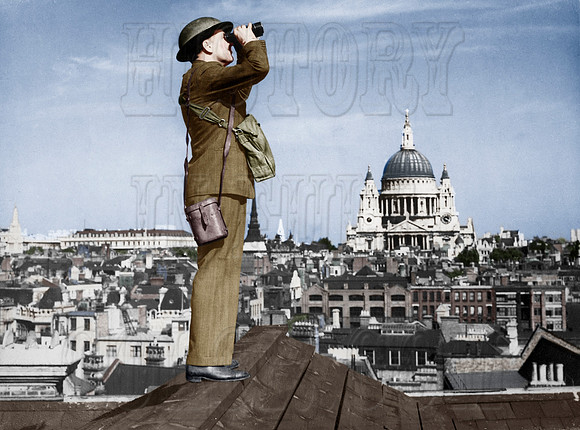 541899 - Aircraft spotter on the roof of a building in London. St. Paul's Cathedral is in the background, 1940